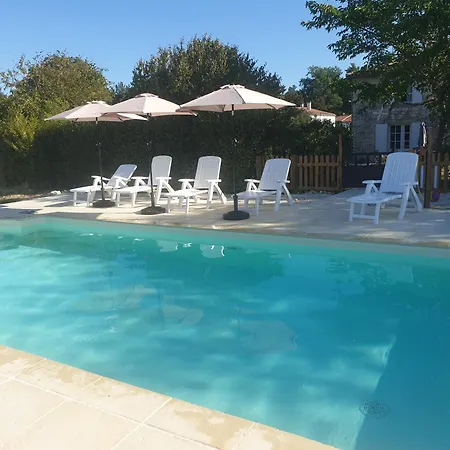 Feriehus Luxury 18th C Renovated Stone House With Heated Swimming Pool In Countryside *